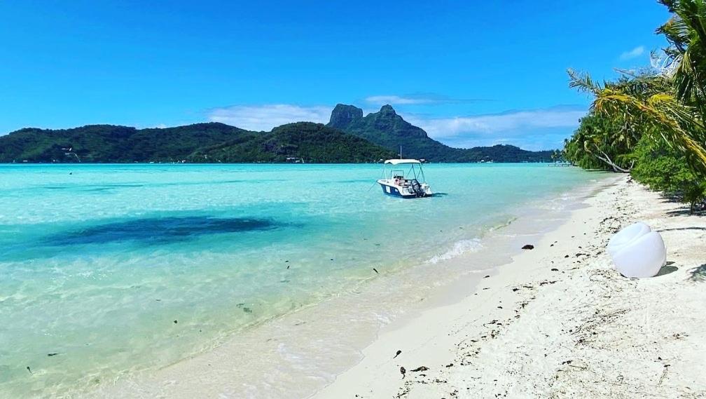 Only You Motu Bora Bora Luaran gambar
