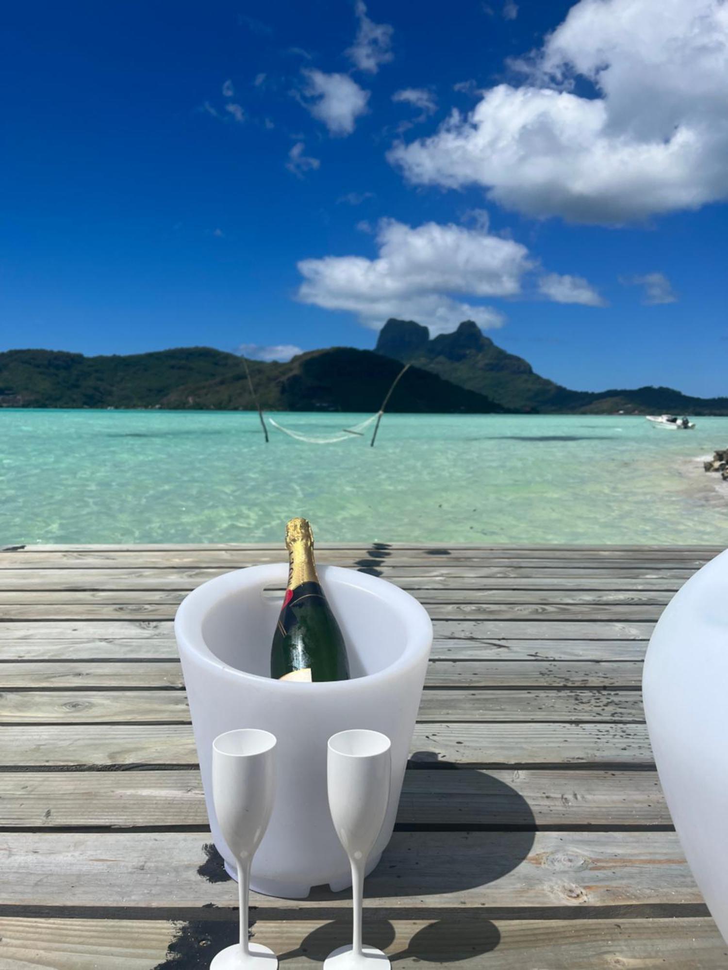 Only You Motu Bora Bora Luaran gambar