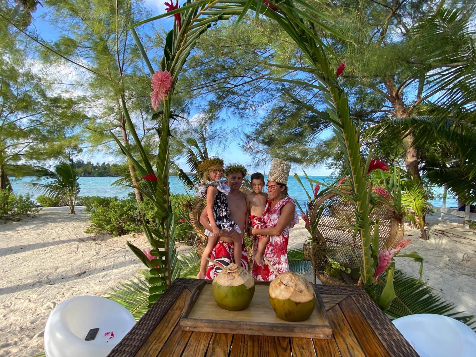 Only You Motu Bora Bora Luaran gambar